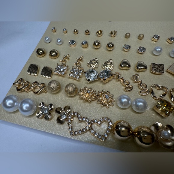 30pairs Flower & Heart Stud Earrings - Picture 6 of 6